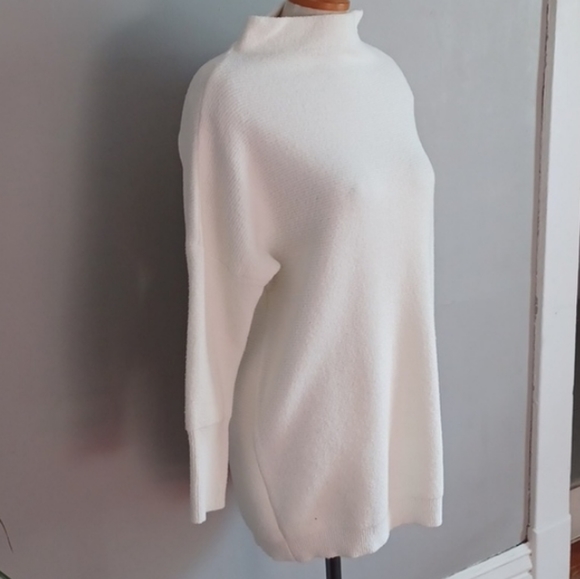 White Sweater Size XL - Picture 8 of 8
